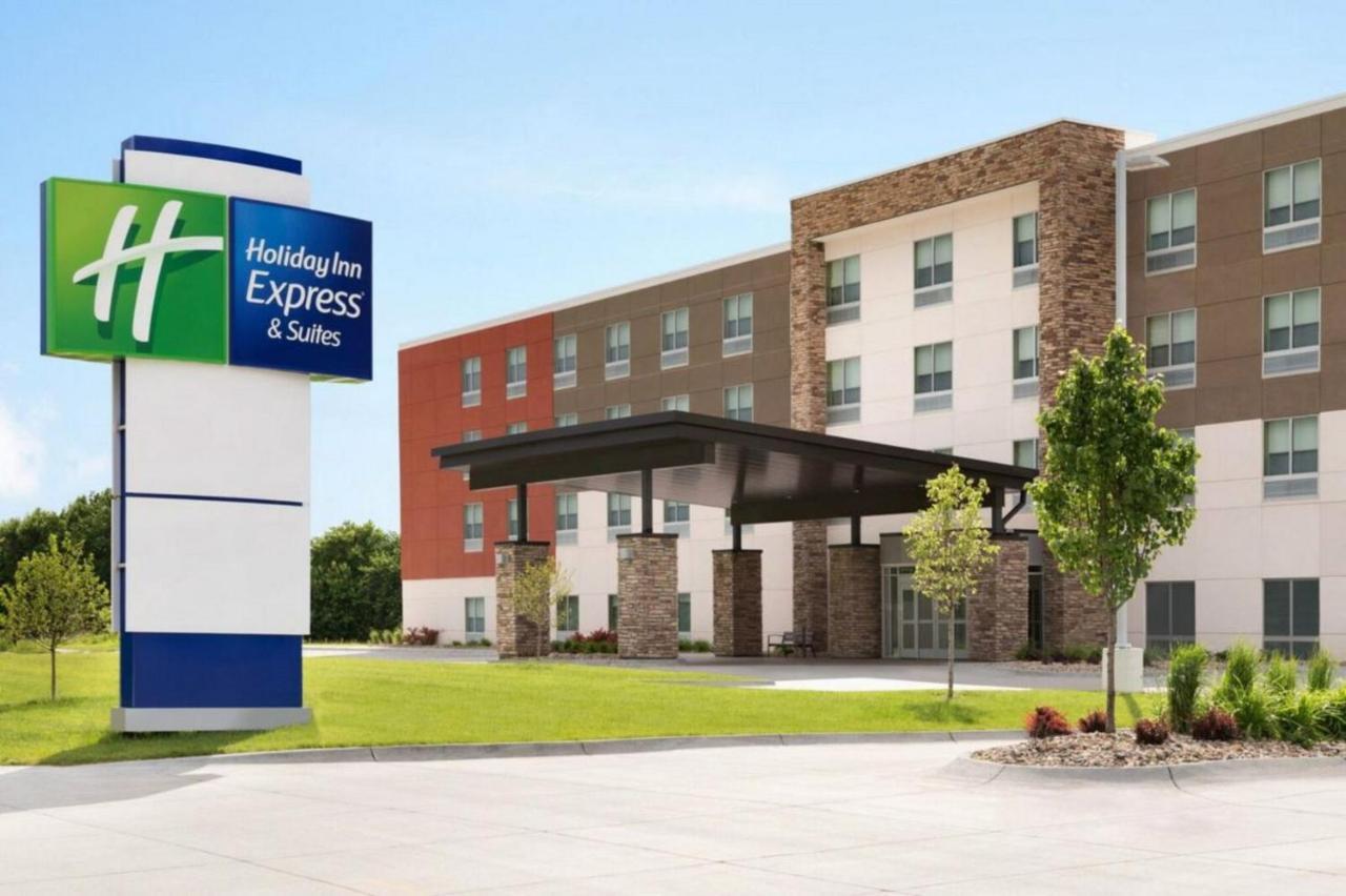 Holiday Inn Express & Suites - Tomah By Ihg Exterior photo